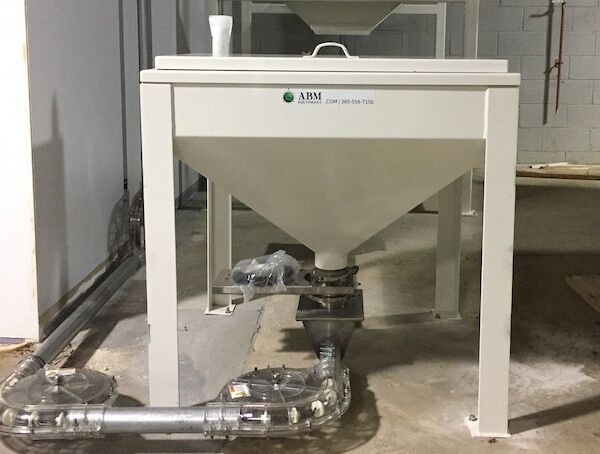 Specialty hopper connected to tubular drag in a brewery